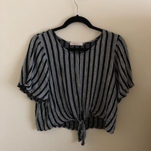 HerinbeTu Grey Striped Crop Top